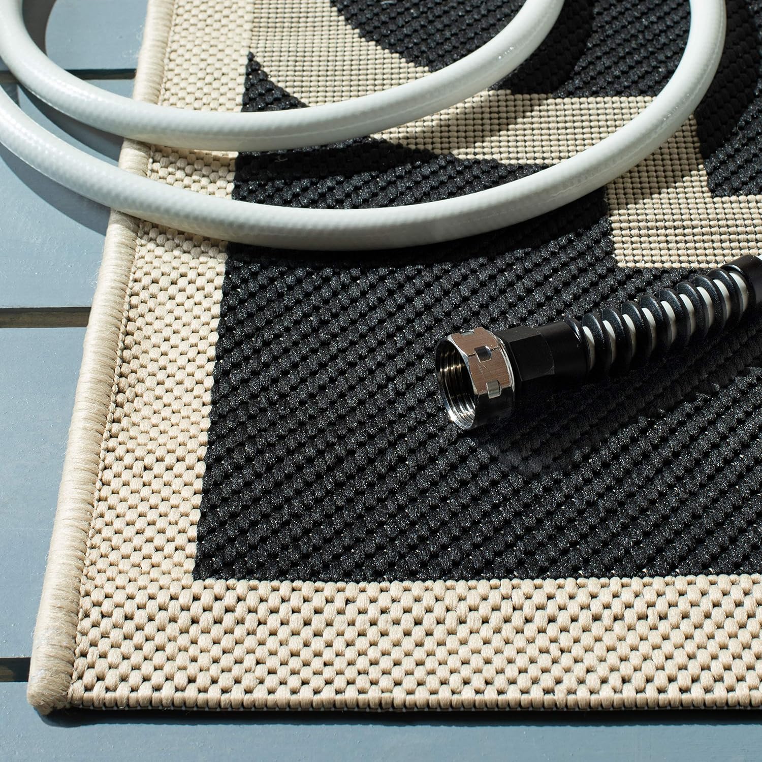 SAFAVIEH Courtyard Black Beige Rug